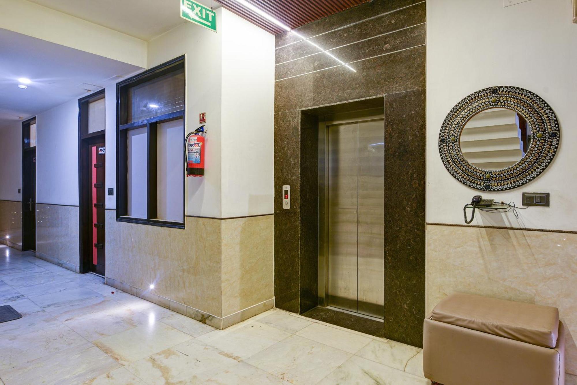 Hotel Baba Deluxe Near New Delhi Railway Station And City Center -By Rcg Hotels Eksteriør billede