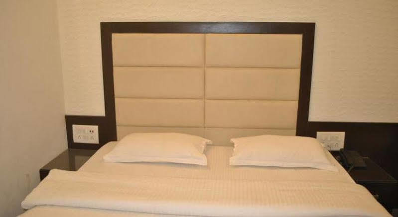 Hotel Baba Deluxe Near New Delhi Railway Station And City Center -By Rcg Hotels Eksteriør billede